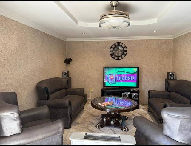 3 BEDROOM HOUSE FOR SALE IN PROTEA GLEN